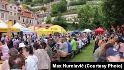 Zilele Poloniei în Cehia. În fiecare an, ambasada poloneză de sub Castelul praghez își deschide astfel porțile pentru musafirii locali. (Imagine de arhivă)