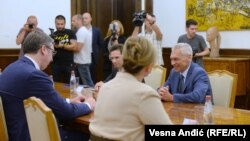 Fotografija iz arhive. Predsednik Srbije Aleksandar Vučić sa ambasadorom Rusije u Beogradu Aleksandrom Bocan-Harčenkom, 6. jun 2022.