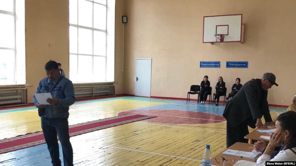 Участок для голосования в Казыбекбийском районе Караганды