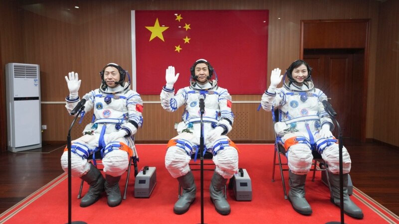 Тројца космонаути полетаа кон кинеската вселенска станица Тијангонг