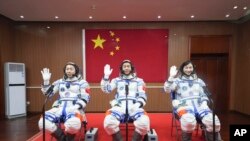 Кина денеска испрати тројца нови астронаути во својата вселенска станица Тиангонг