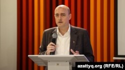 RFE/RL President and CEO Jamie Fly speaking at an event in Kazakhstan.
