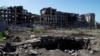 Blocuri de locuințe dustruse. de bombardamentele rusești la Mariupol, 2 mai 2022 