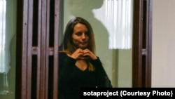 Яна Пінчук падчас суду ў Расеі, на якім разглядалася яе экстрадыцыя ў Беларусь