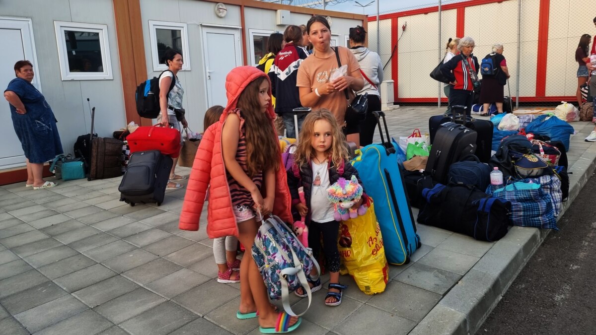 Стотици украински бежанци започнаха да пристигат във вторник вечерта и