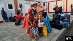 Първите укаински бежанци пристигнаха в центъра в Елхово във вторник вечерта.
