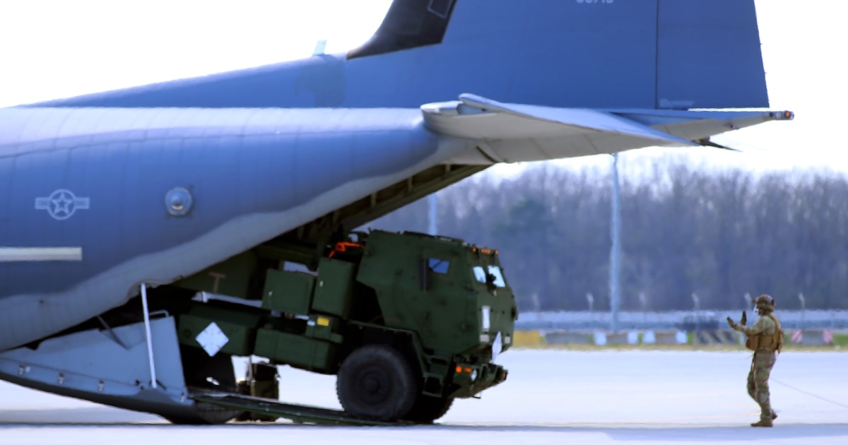 აშშ-მ ნატოს მოკავშირეებსა და უკრაინას იარაღის მიწოდება შეუჩერა მთავრობის საფინანსო კრიზისის - ე.წ. შატდაუნის გამო