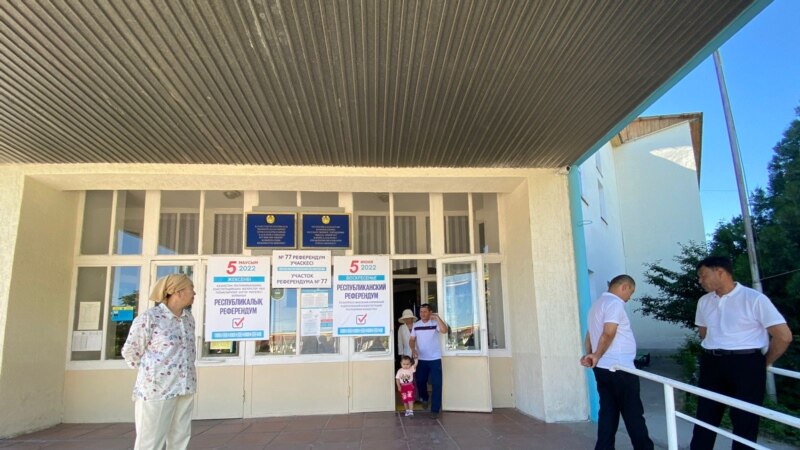 В Шымкенте комиссия пыталась не допустить репортера Азаттыка на участок голосования