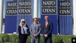 Ministar sigurnosti BiH Selmo Cikotic i Javier Colomina, zamjenik pomoćnika generalnog sekretara NATO-a ispred NATO štaba u Briselu 3. juna 2022.