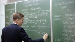 Многие школьные учителя подрабатывают репетиторством