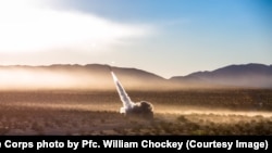 HIMARS duke lëshuar një raketë nga një poligon në Kaliforni në vitin 2017.