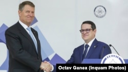 Președintele României, Klaus Iohannis, și directorul SRI, Eduard Hellvig, la o întâlnire publică din 2016. Cei doi participă rar la evenimente publice împreună. 