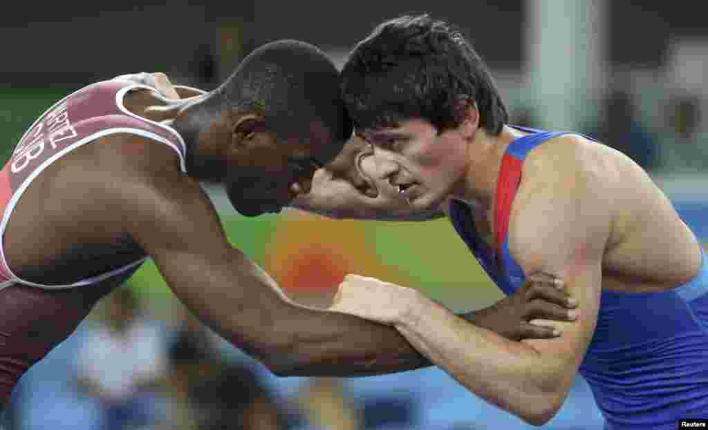 Yunan-Roma güləşi üzrə 66 kq çəki dərəcəsində mübarizə aparan azərbaycanlı güləşçi Rəsul Çunayev avqustun 16-da mübarizəyə başlayıb.