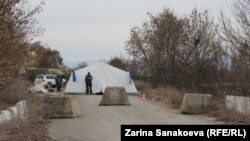 Местные жители говорят, что никто точно не знает, где пролегает эта самая граница. В последнее время российские пограничники все чаще арестовывают людей не в самой Южной Осетии, а на территории, подконтрольной грузинским властям