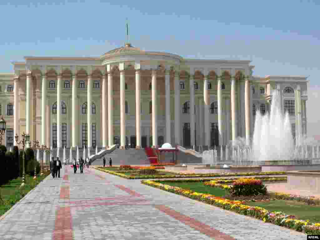 Қасри миллат дар Душанбе