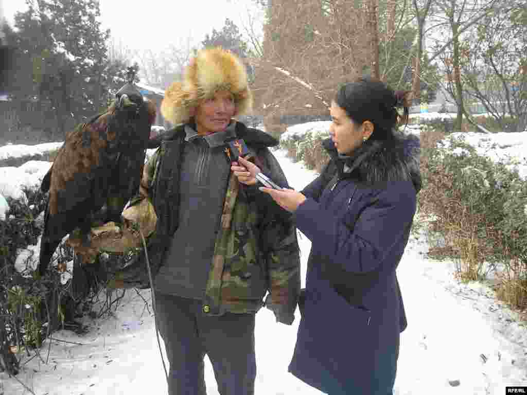 A Kazakh Service correspondent interviews a falconer and his falcon.