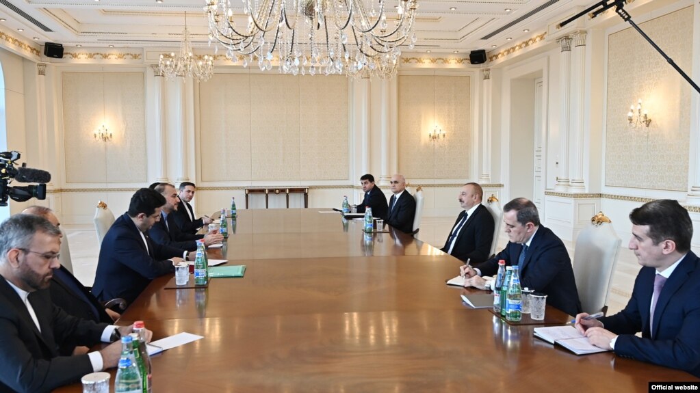 Hossein Amir Abdullahian de Irán se reunió con Ilham Aliyev en Bakú para tratar los contratos en Karabaj