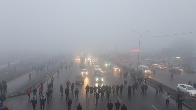 Казакстан: сенат Январь окуяларында кармалгандарга мунапыс берүү мыйзамын жактырды