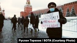 Пикет Олега Кашинцева на Красной площади, 19 декабря 2021 года