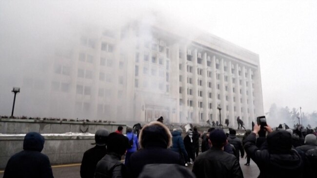 Video Shows Kazakh Protesters Storming Almaty City Hall