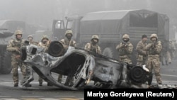 Forcat kazake gjatë protestave në Almati më 6 janar 2022. 