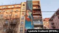 Mural posvećen nestalim bebama u Srbiji, Beograd, 22. decembar 2021. 
