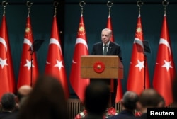 Рэджэп Таіп Эрдаган зьвяртаецца да мэдыя. Анкара, 20 сьнежня 2021 г.