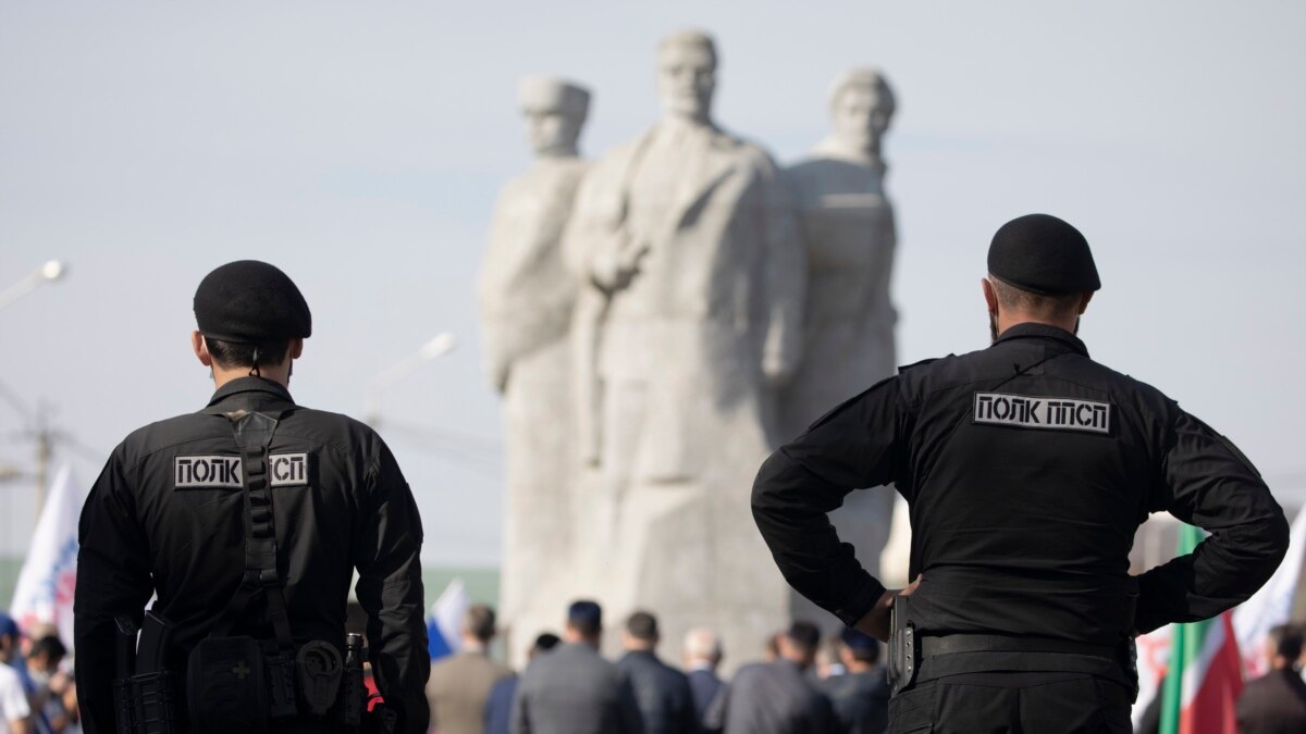 Задержания в Чечне, отмена приговора за взятку и бегство