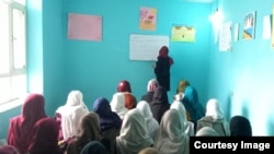 Внутри подпольной школы для девочек в Кабуле. Афганистан, 2021 год.