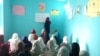 Nxënëset duke mësuar në shkollën sekrete në Kabul të Afganistanit. 
