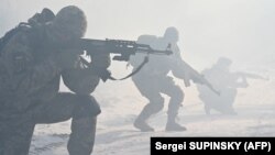 نیروهای نظامی اوکراین در حال تمرین در مرز برای آمادگی دربرابر تهاجم احتمالی روسیه