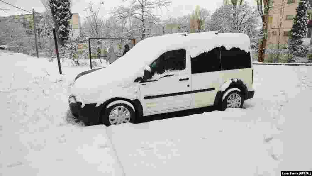Автомобиль в &laquo;снежной шапке&raquo;