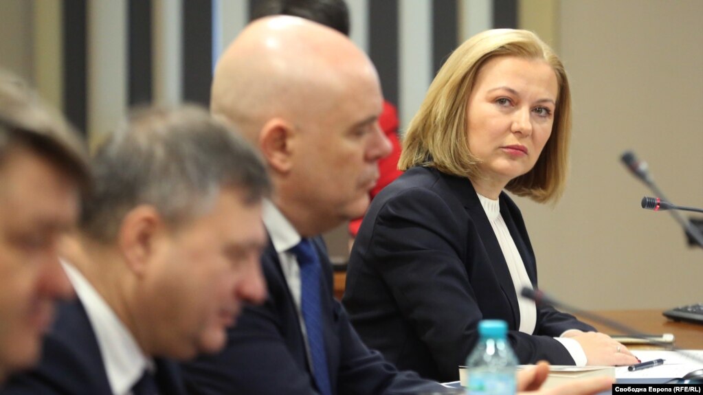 Главният прокурор Иван Гешев (вдясно) е сочен от управляващите като основна пречка пред бъдещата съдебна реформа, включително и от правосъдната министърка Надежда Йорданова (вдясно).
