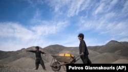 کودکان مناطق روستایی افغانستان نیز از تاثیرات مخرب تغییرات اقلیمی در امان نمانده اند