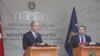 Ministri i Mbrojtjes së Turqisë, Hulusi Akar dhe ministri i Mbrojtjes së Kosovës, Armend Mehaj gjatë konferencës së përbashkët për media. Prishtinë, 28 dhjetor 2021. 