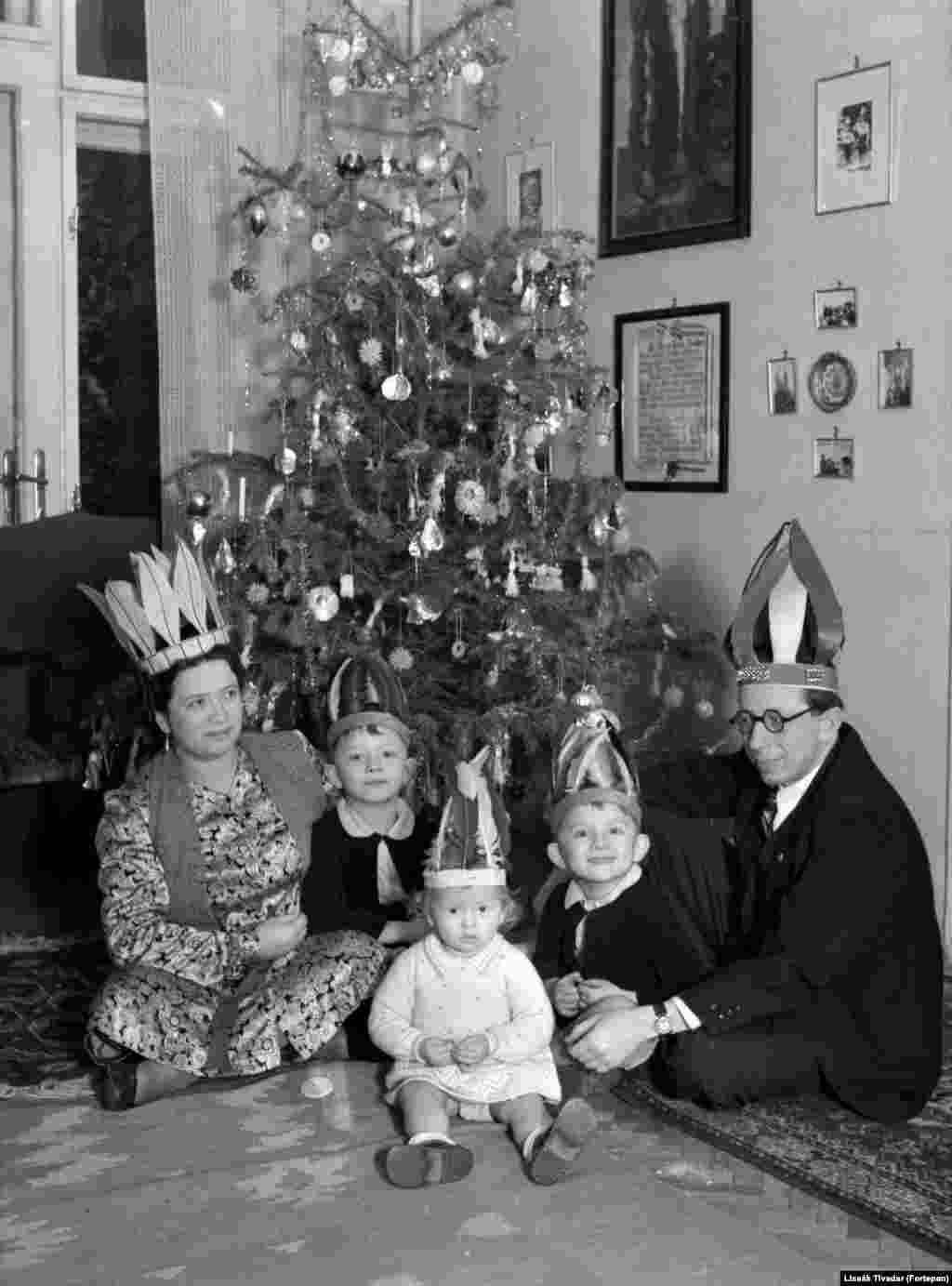 Deák-Bárdos György zeneszerző, karnagy és családja 1941 karácsonyán