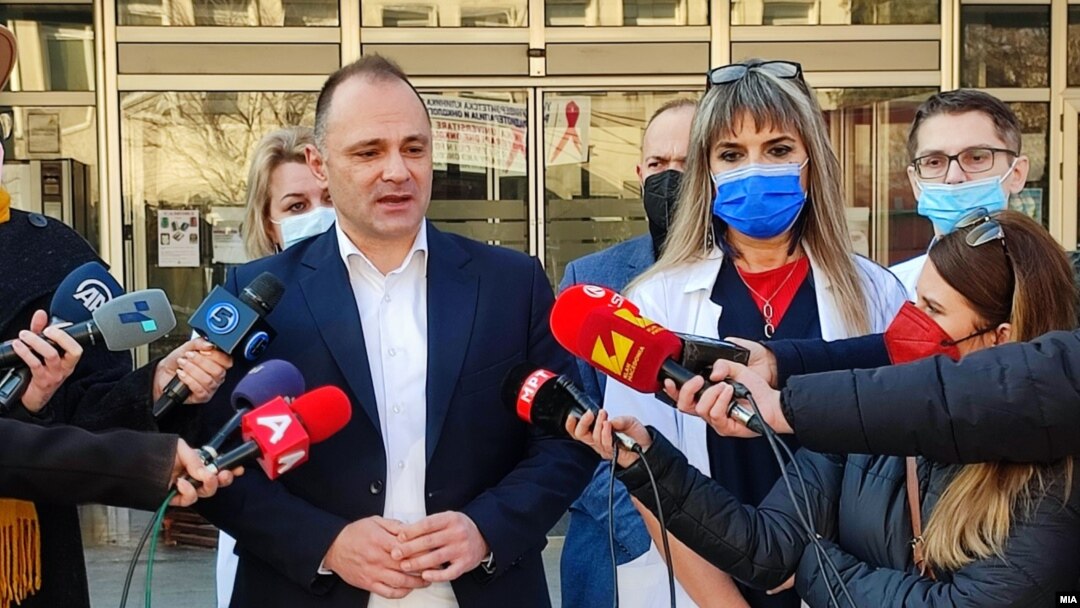 Министерот за здравство Венко Филипче и директорката на Клиниката за гинекологија и акушерство, Викторија Јовановска