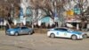 Казакстан.Алматы шаарындагы Республика аянтынын алдында турган полиция кызматкерлери. 3-январь, 2022-жыл