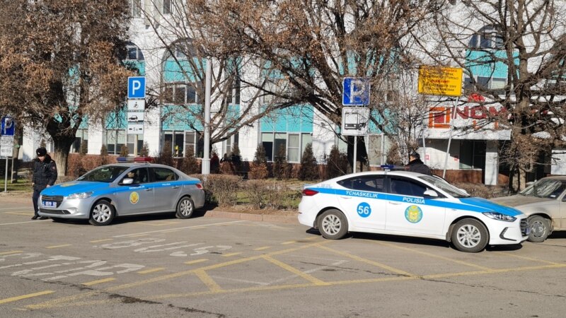 В Алматы полиция задержала около 20 человек. Площади в центре города перекрыты