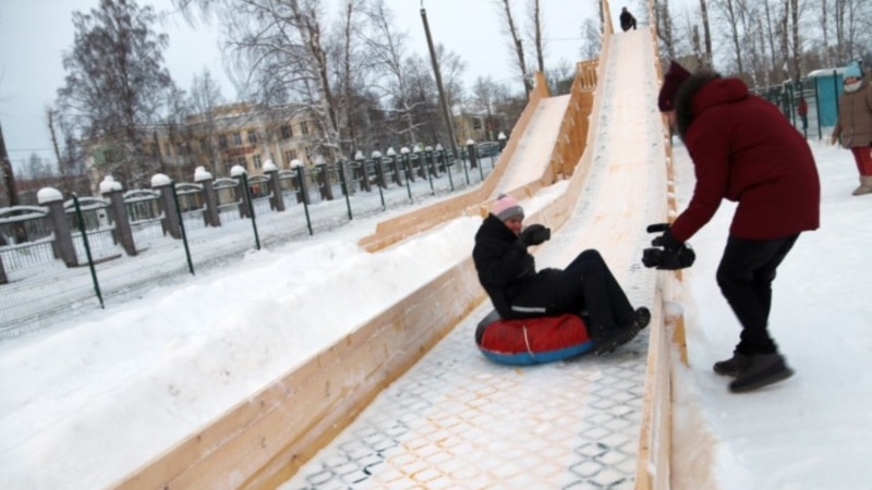 Платную деревянную горку почти за 3 млн рублей установили в Северодвинске 