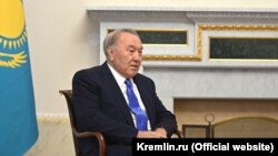 Нурсултан Назарбаєв під час зустрічі з президентом Росії Володимиром Путіним, Санкт-Петербург, Росія, 28 грудня 2021 року
