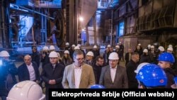 Predsednik Srbije Aleksandar Vučić (u sredini )izjavio je 17. decembra da se može smatrati da je direktor Elektroprivrede Srbije (EPS) Milorad Grčić (desno na slici) već podneo ostavku.