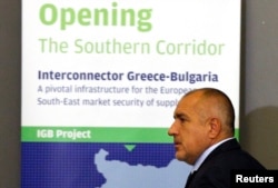  Бойко Борисов по време на подписването на финалното капиталово съглашение за създаване на интерконектора с Гърция. Снимката е от 10 декември 2015 година 