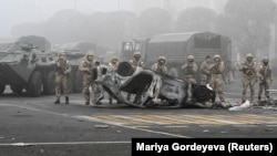 Военные на площади Республики в Алматы в дни кровопролитных событий. 6 января 2022 года