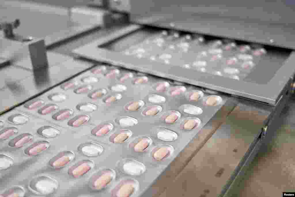 ЈАПОНИЈА - Јапонија даде одобрение за антиковид лекот на компанијата Фајзер Паксловид, соопшти денеска министерот за здравство Шингејуки Гот, во време кога оваа земја се бори да го забави ширењето на инфекции поттикнати од омикрон.