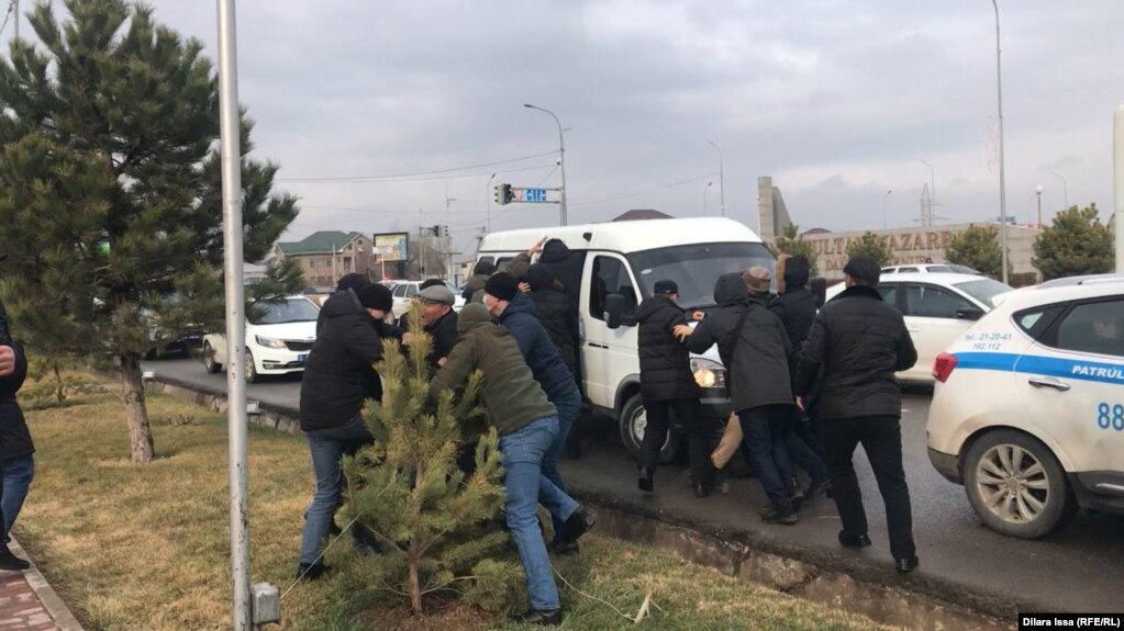 Силовые задержания в Шымкенте 4 января 2022 года