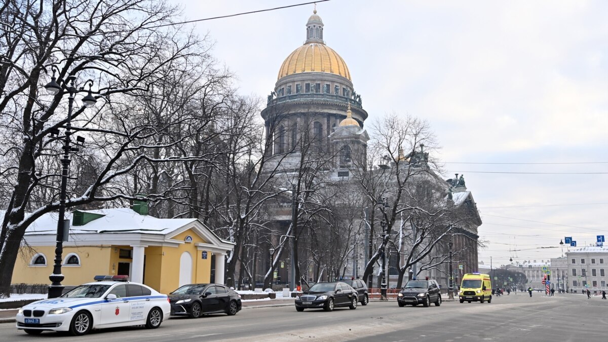 The airspace of St. Petersburg was closed for more than 2 hours