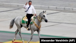 Turkmenistan Parade -- Turkmenistan's President Gurbanguly Berdymukhammedov attending a parade in September 2021