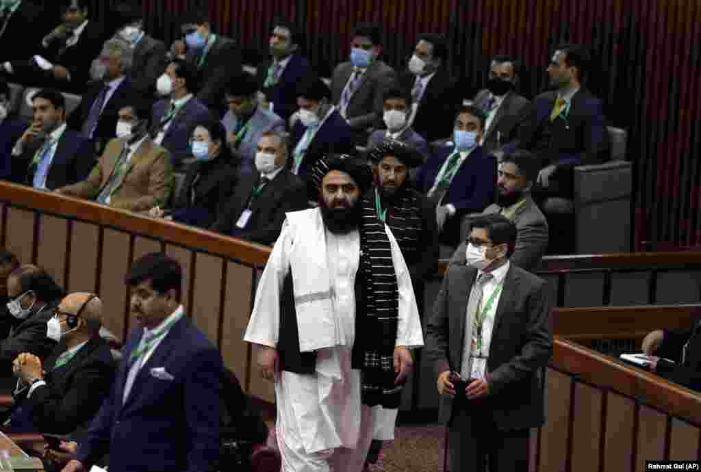 The acting foreign minister in Afghanistan&#39;s Taliban-run cabinet, Amir Khan Muttaqi, arrives for an extraordinary session of the Organization of Islamic Cooperation (OIC). The economic collapse of Afghanistan would have a &quot;horrendous&quot; impact on the region and the world, successive speakers warned at the start of a one-day summit of foreign ministers on December 19.