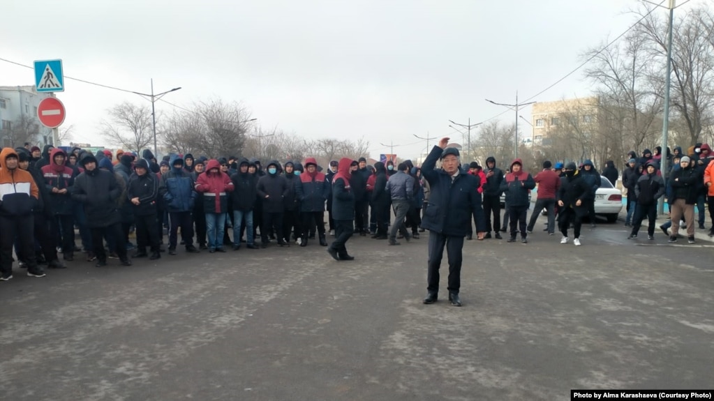 Протест против повышения цен на газ в Жанаозене. Мангистауская область, 2 января 2022 года 